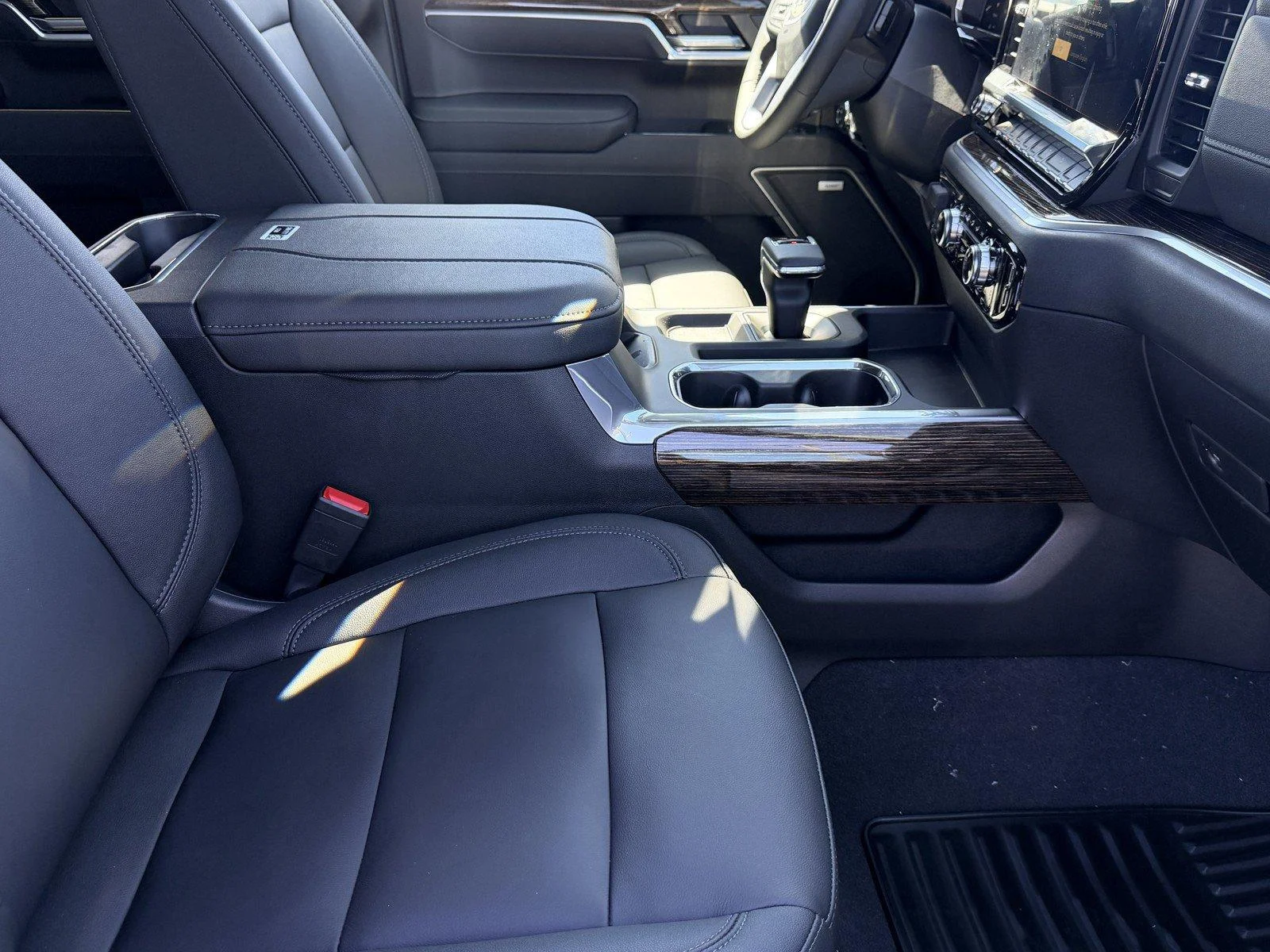 New 2026 Summit White GMC Elevation image 8