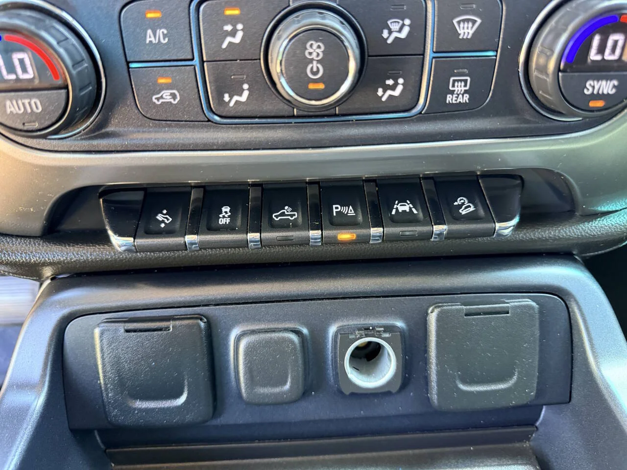 Used 2018 Black Chevrolet LTZ Z71 4x4 4dr Crew Cab 5.8 ft. SB image 23