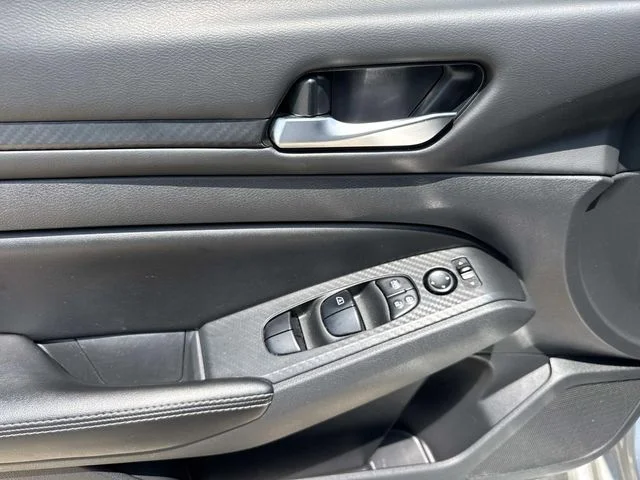 Used 2024 Silver Nissan 2.5 SV image 32