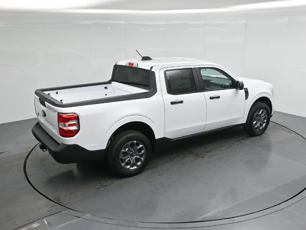 New 2026 Oxford White Ford XLT image 36