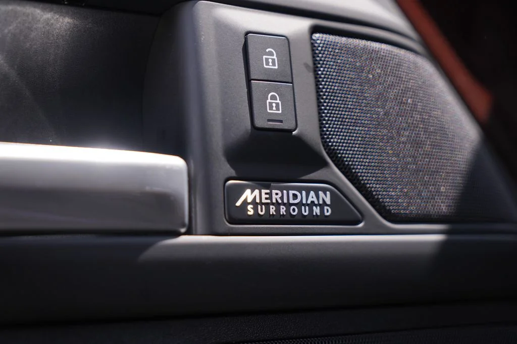 2025 Land Rover Defender X-Dynamic SE - Photo 20
