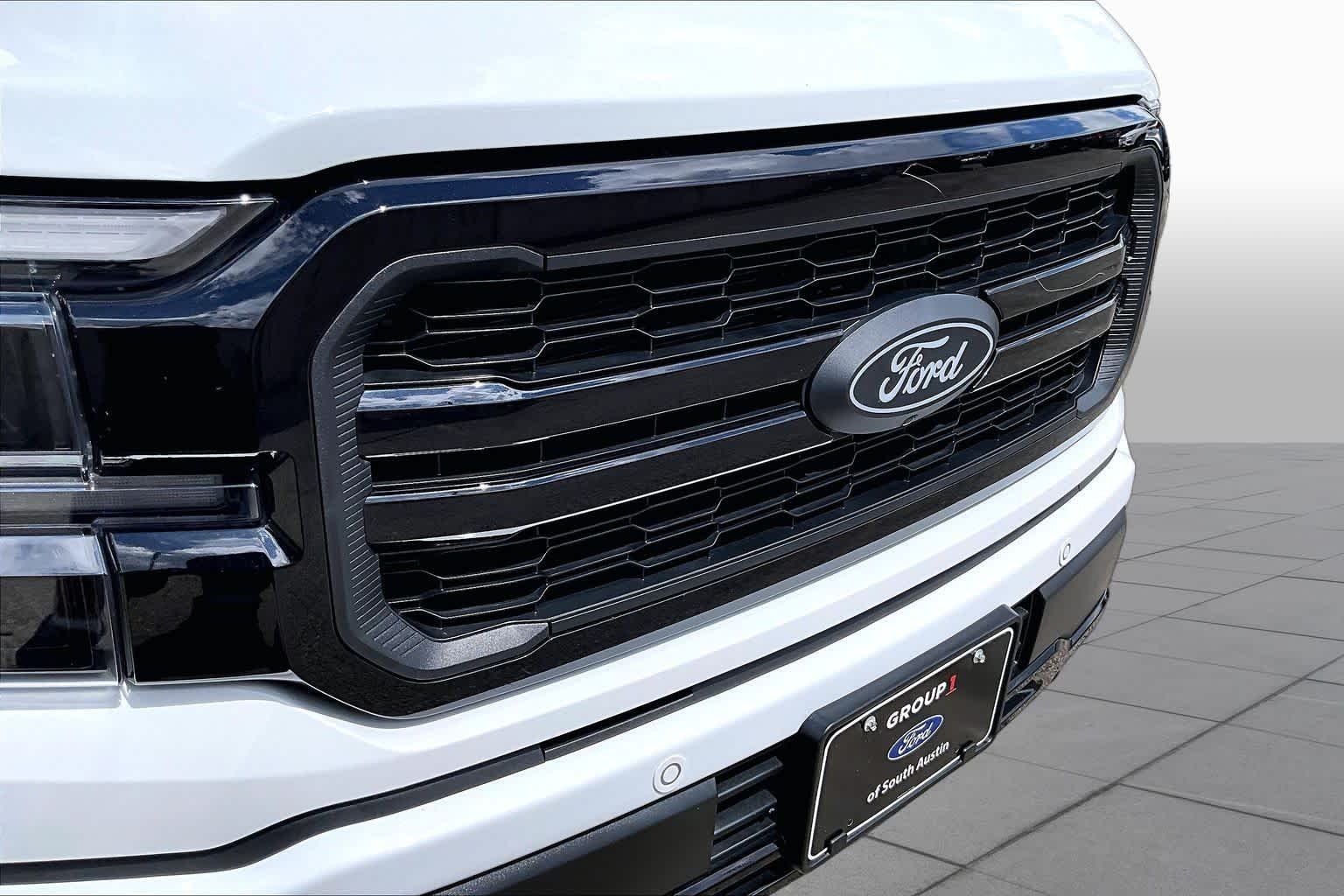 Used 2025 Oxford White Ford LARIAT image 32