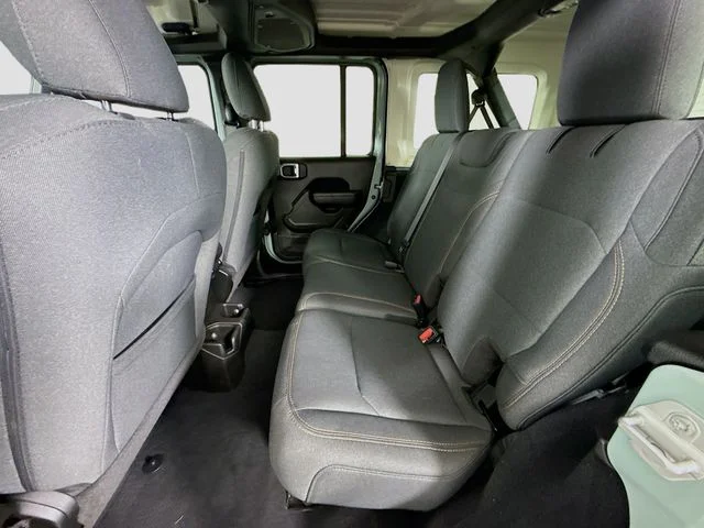 Used 2024  Jeep Sport S image 23
