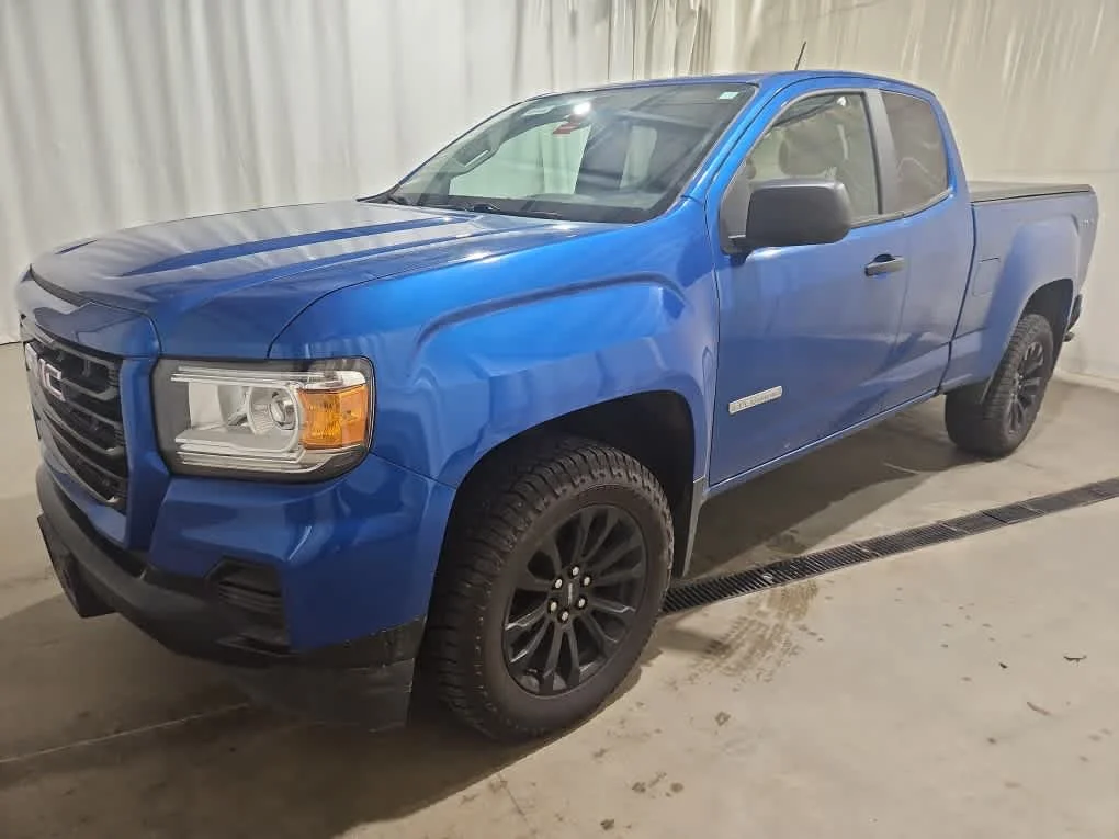 Used 2021 Dynamic Blue Metallic GMC 4WD Elevation Standard image 2