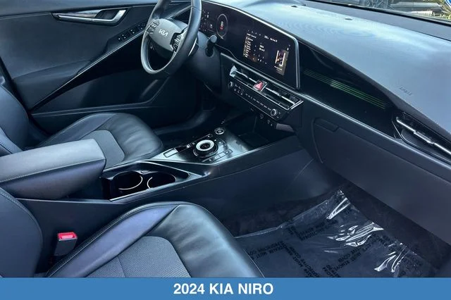 Used 2024 Black Kia Wind image 18