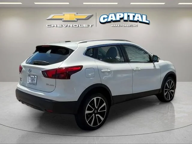 Used 2019 White Nissan SL image 5
