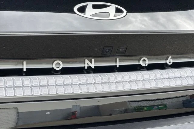 Used 2024 Black Hyundai SEL image 32