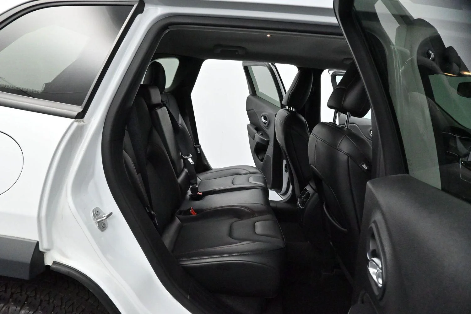 Used 2022 Bright White Clearcoat Jeep Trailhawk image 33