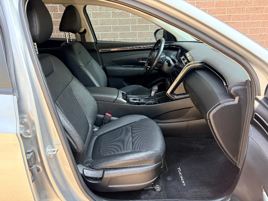 Used 2024 Shimmering Silver Hyundai SEL image 23