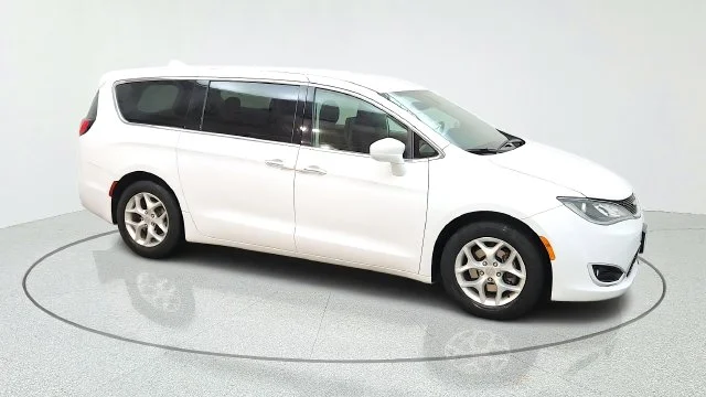 Used 2018 White Chrysler Touring Plus image 14