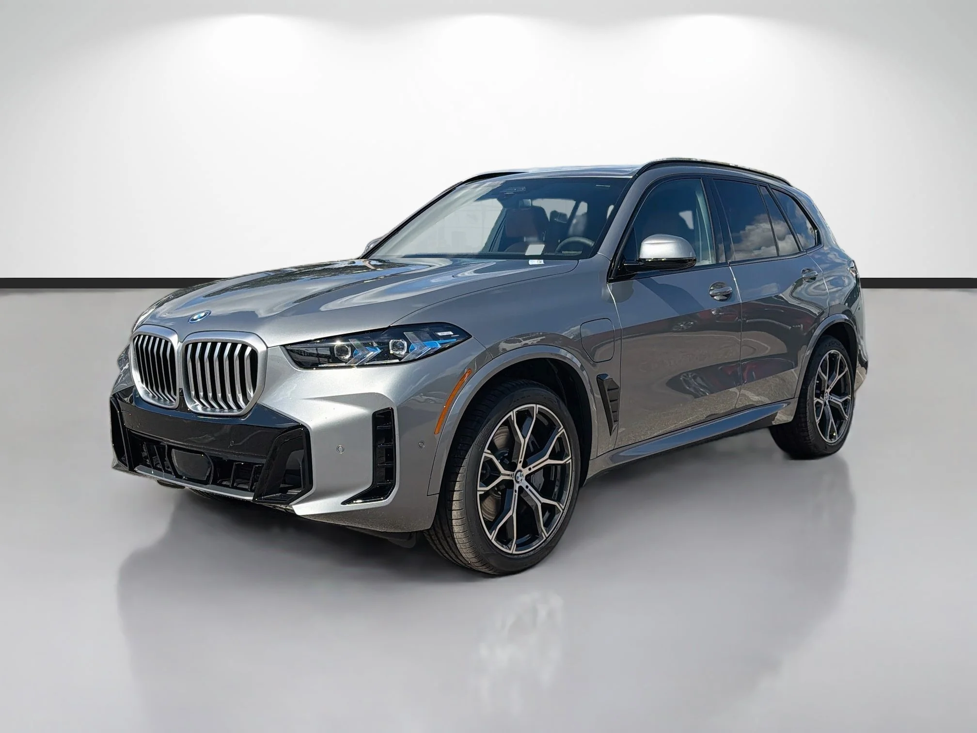 Used 2026 Skyscraper Grey Metallic BMW xDrive50e image 7