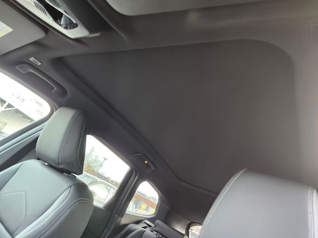 Used 2026 Red BMW xDrive28i image 19