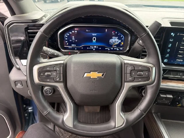 Used 2024 Lakeshore Blue Metallic Chevrolet LT image 17