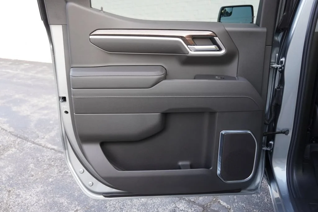 New 2026 Sterling Gray Metallic Chevrolet LT (2FL) image 23
