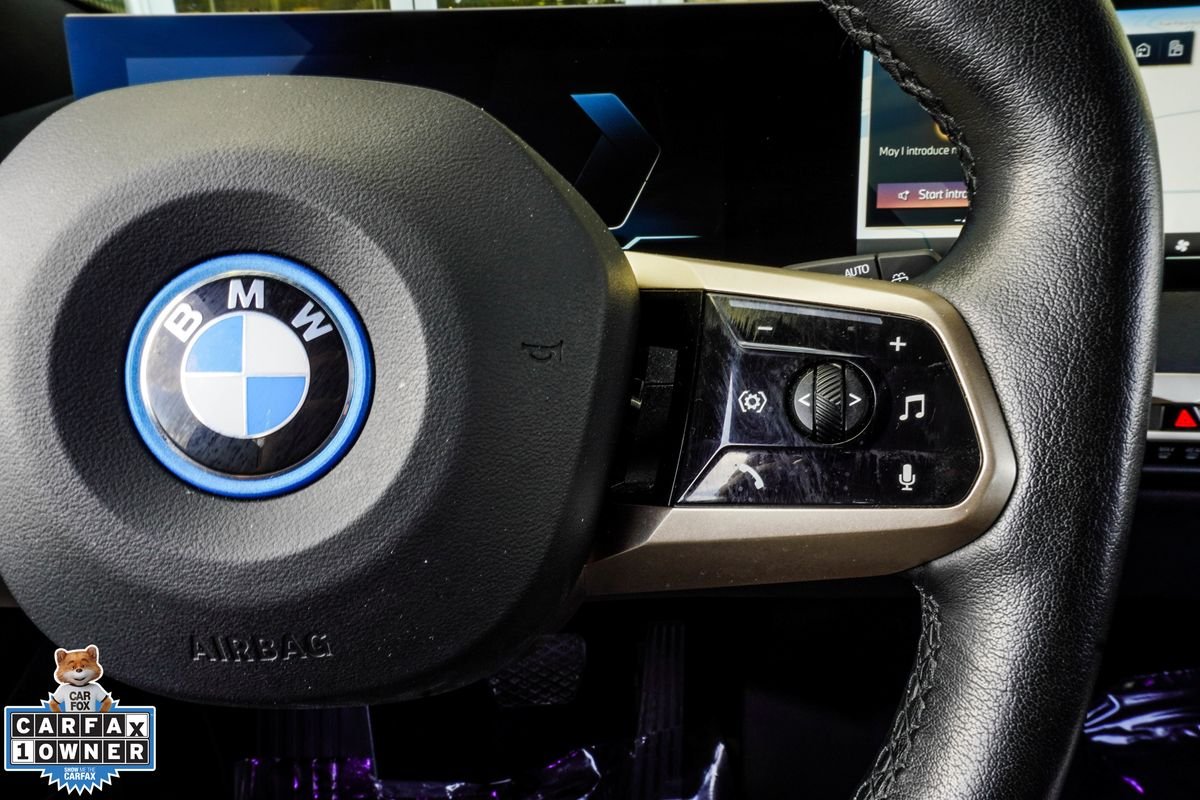 Used 2024 White BMW xDrive50 image 30