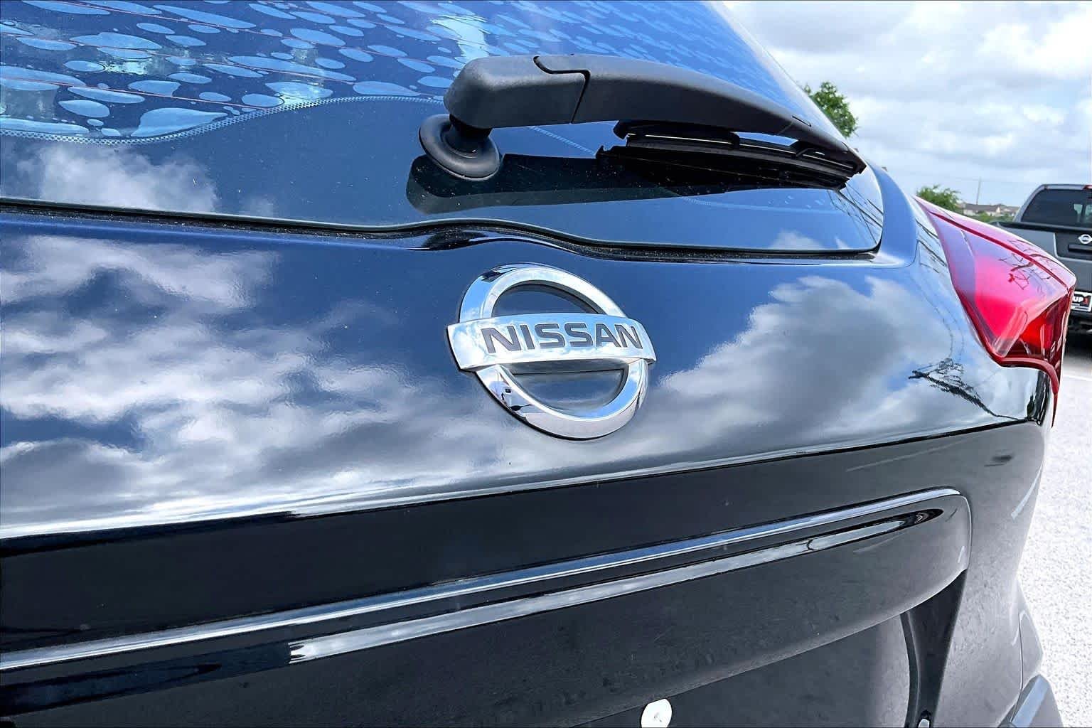 Used 2019 Super Black Nissan S image 31