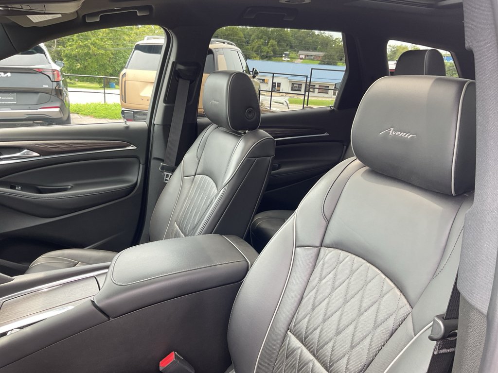 Used 2022 Ebony Twilight Metallic Buick Avenir image 23