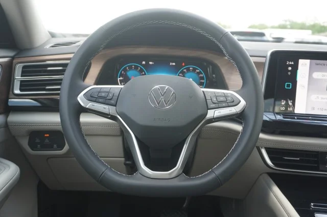 New 2026 Deep Black Pearl Volkswagen 2.0T SE W/TECHNOLOGY image 27