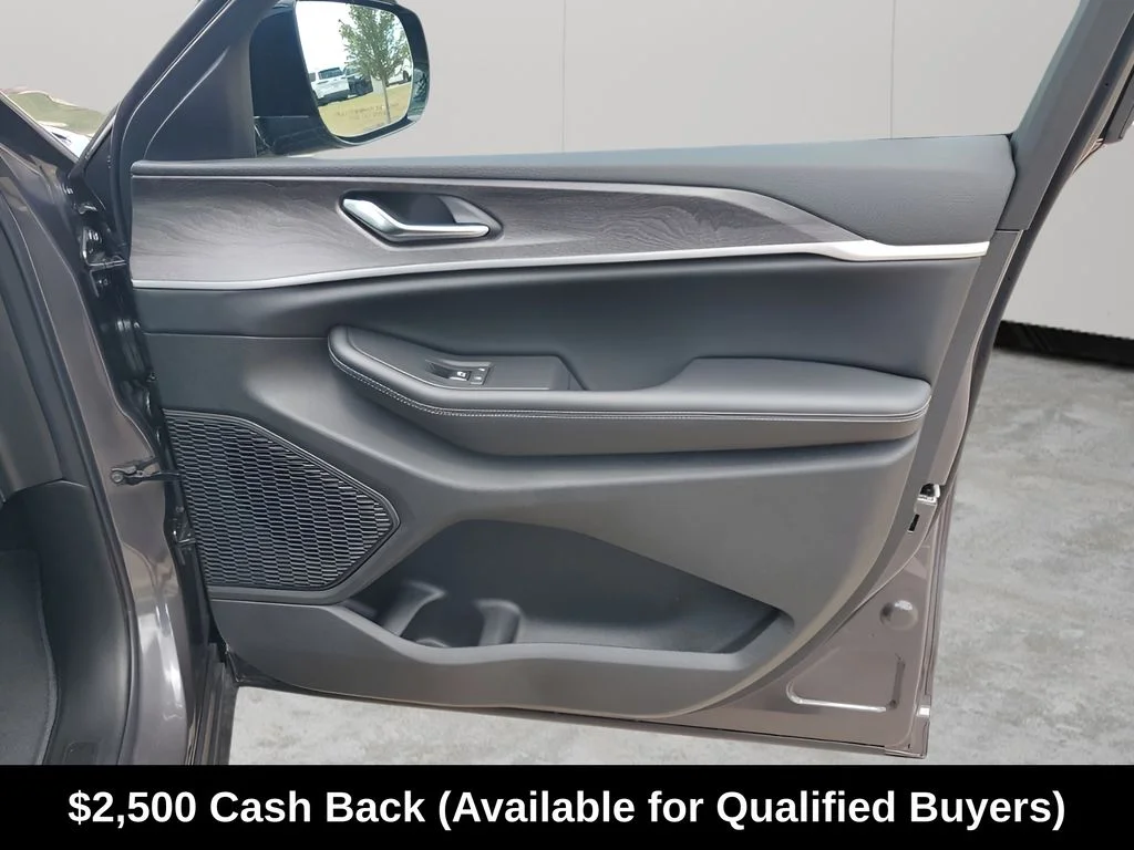 New 2025 Baltic Gray Metallic Clear-Coat Exterior Paint Jeep Limited image 44