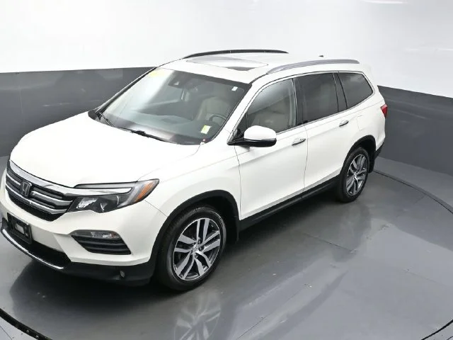 Used 2017 White Honda Touring image 58