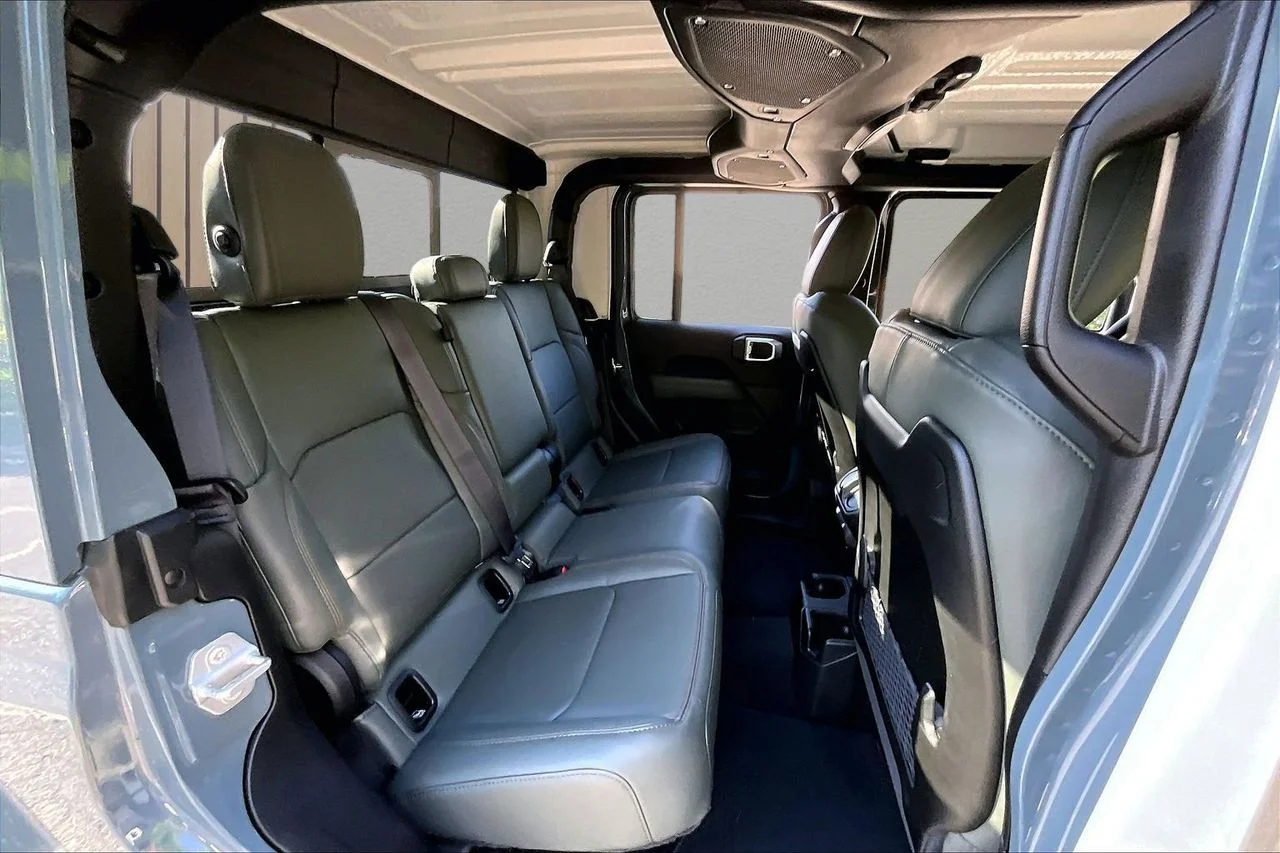 New 2026 Anvil Clear-Coat Exterior Paint Jeep Mojave image 17