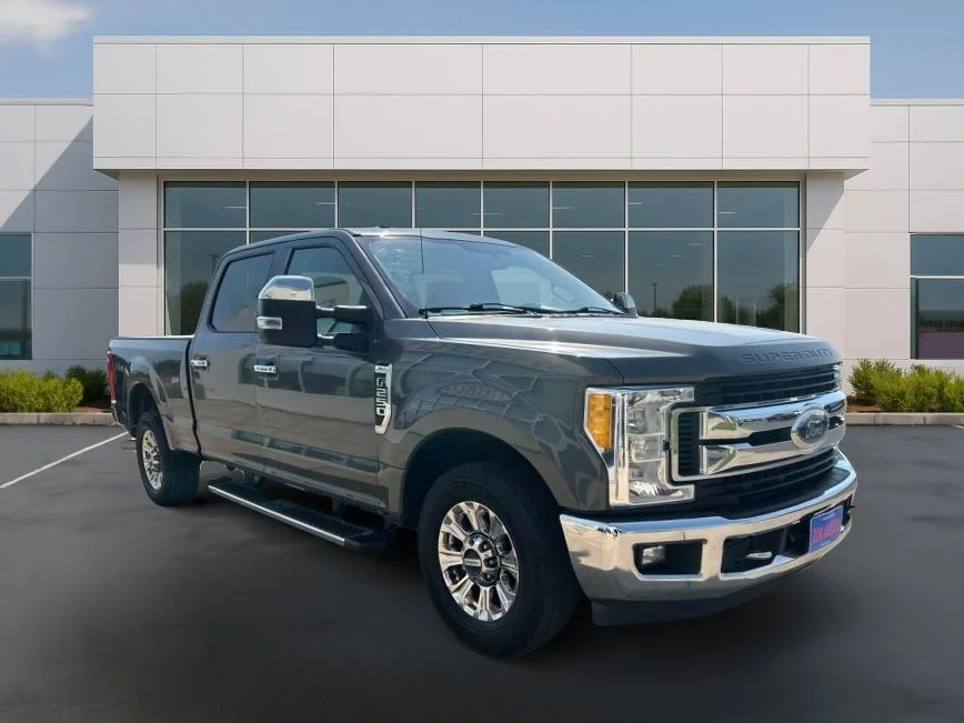 Used 2017 Magnetic Metallic Ford XLT image 1