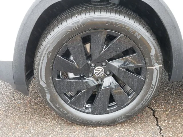New 2026 White Volkswagen SE w/Technology image 5