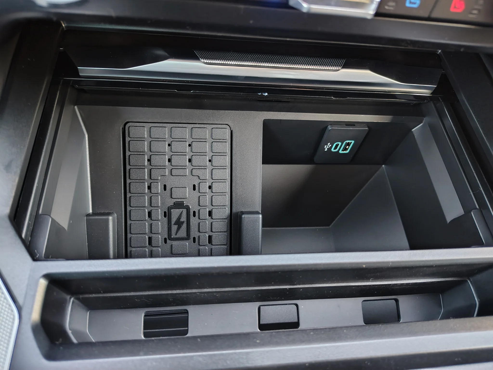 New 2027 Glacier Gray Metallic Tri-Coat Ford F-350® Platinum® image 24