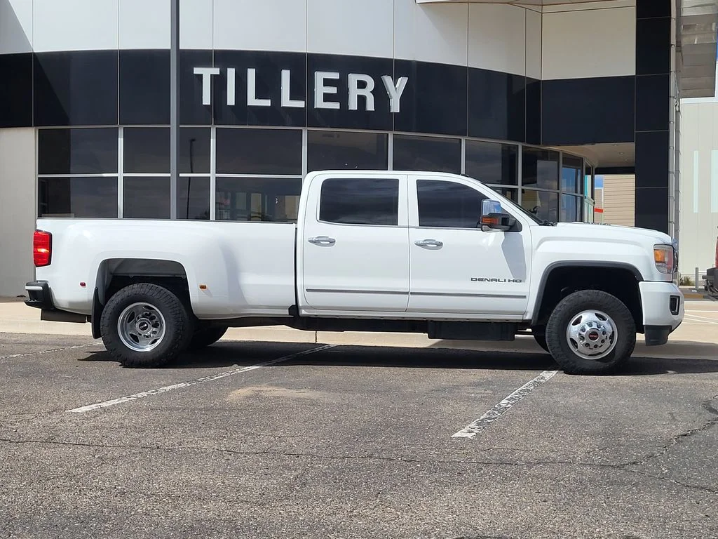Used 2016 SUMMIT WHITE GMC Denali image 1
