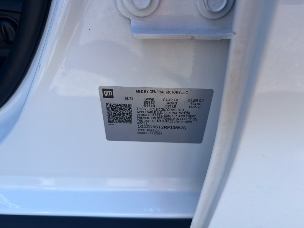 Used 2024 White Chevrolet LT image 23