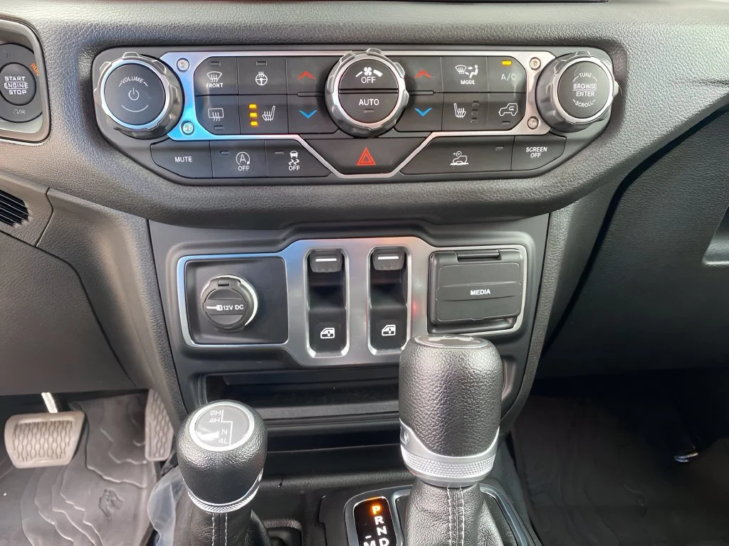 Used 2024 White Jeep Sport S image 22