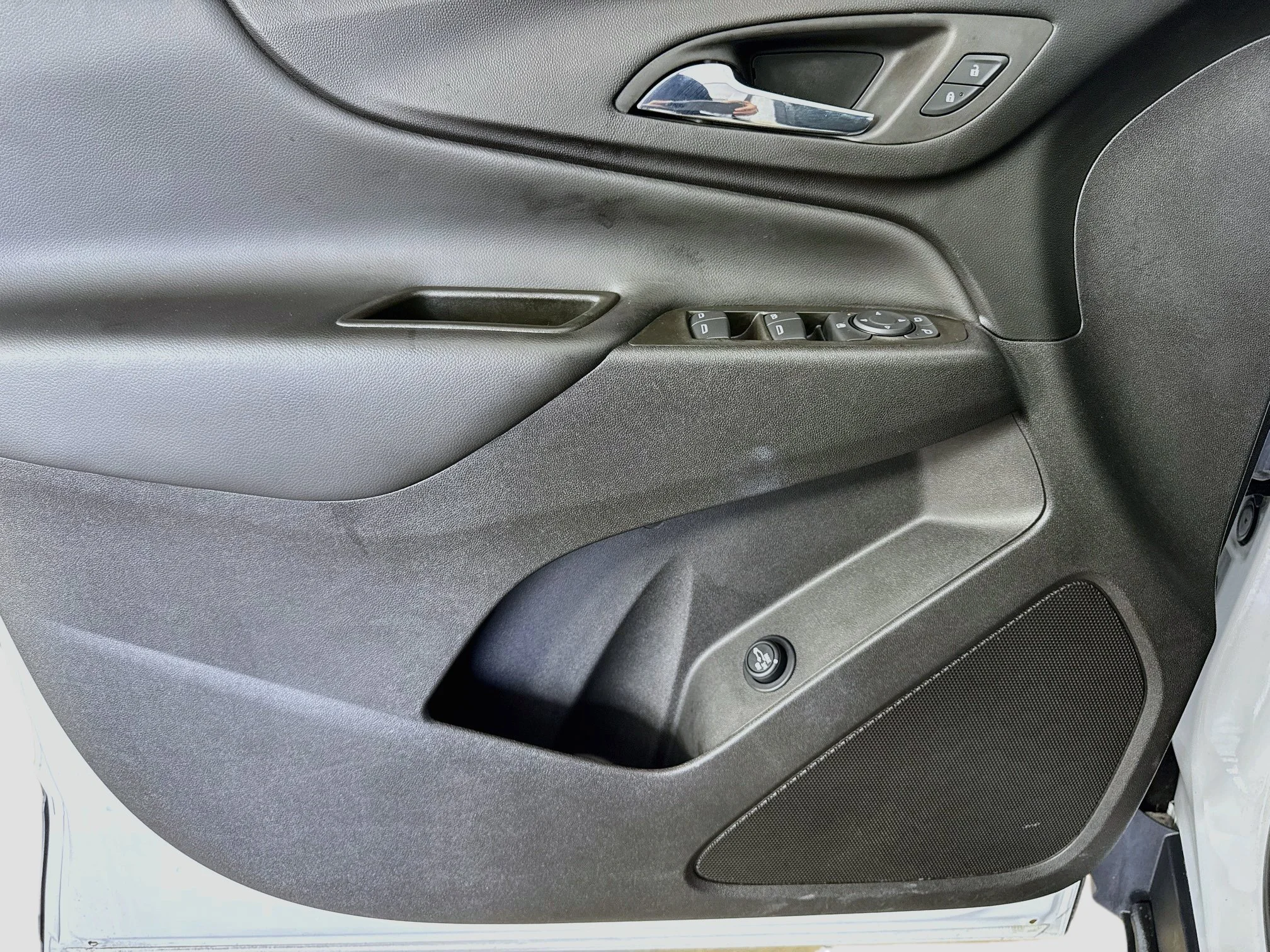 Used 2023 SUMMIT WHITE Chevrolet LT image 19