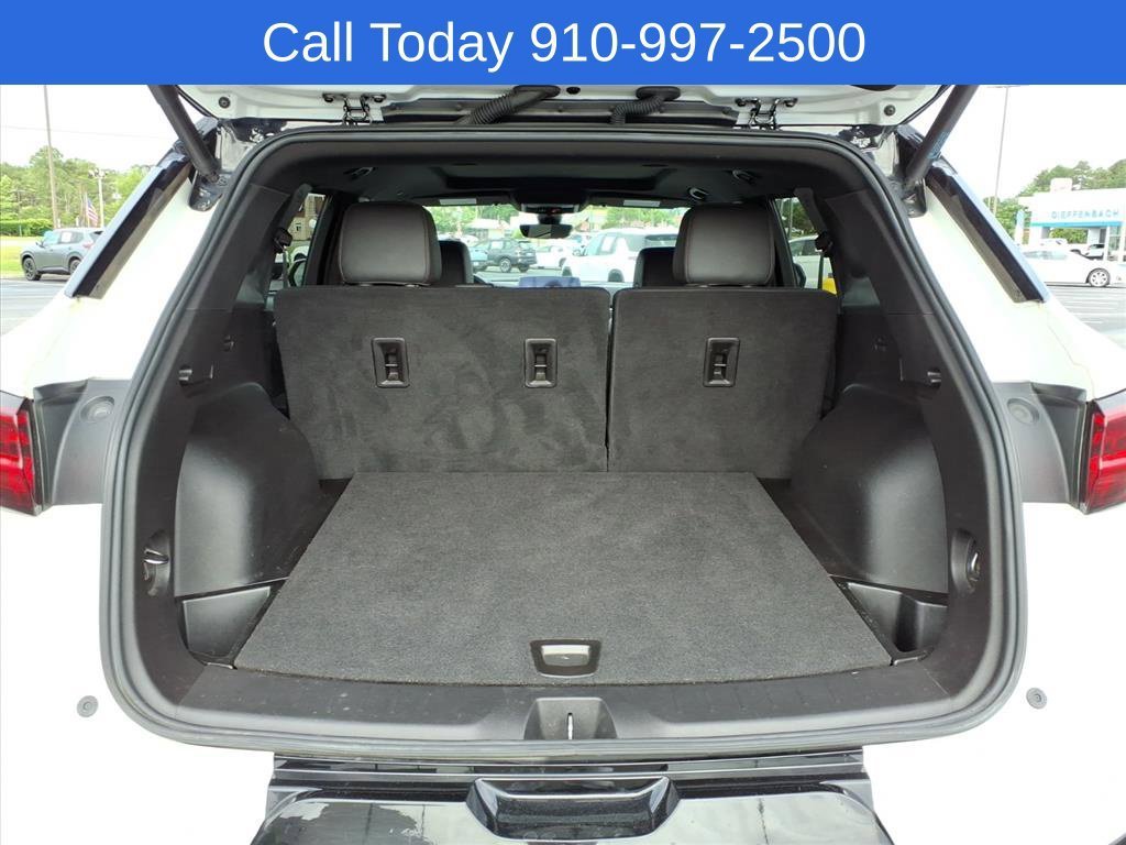 Used 2023 Iridescent Pearl Tricoat Chevrolet RS image 23