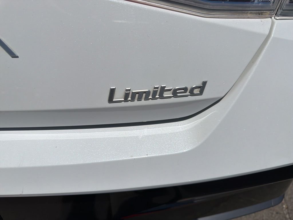 2025 Hyundai Elantra Limited - Photo 17