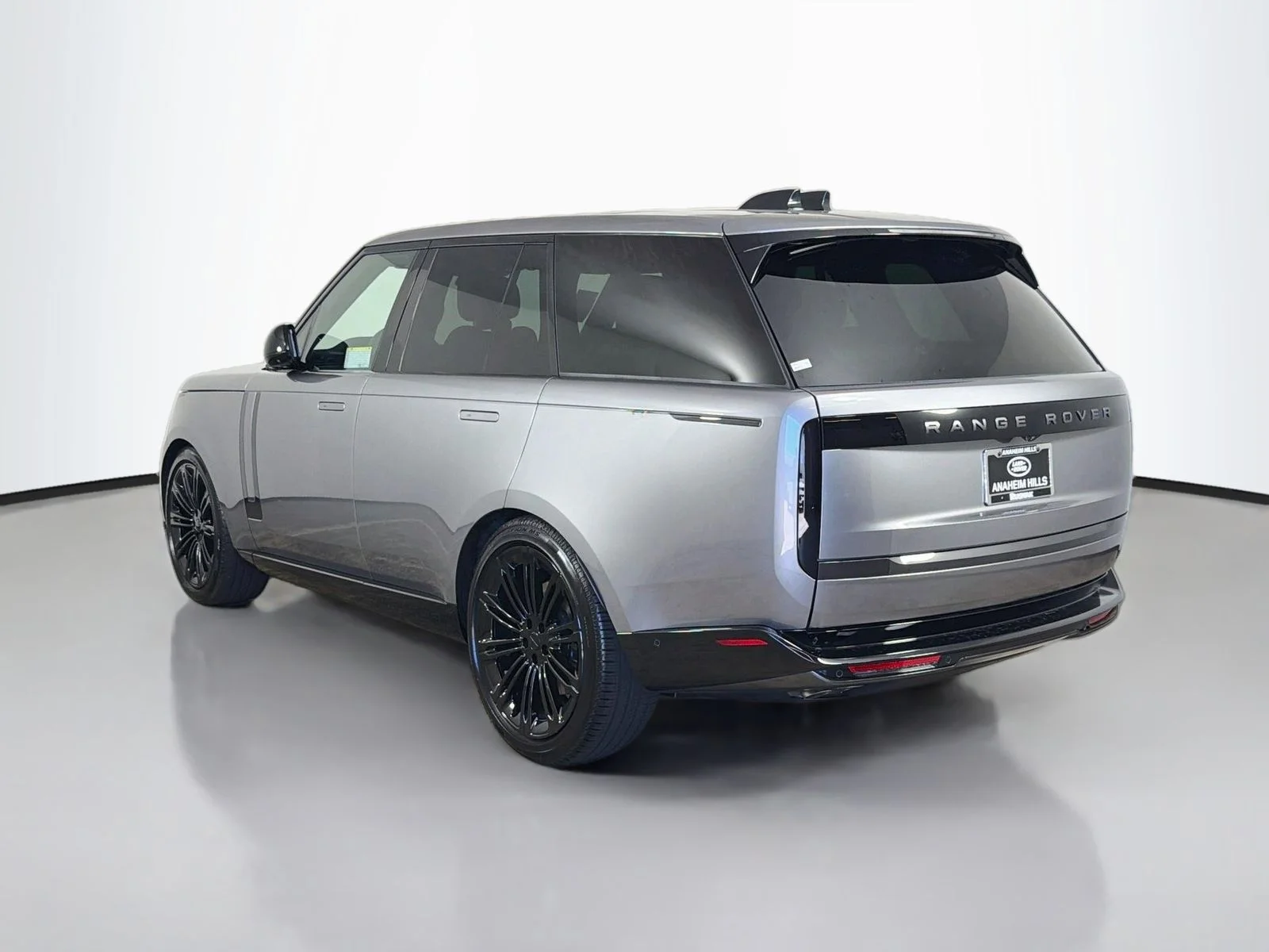 New 2026 Eiger Gray Meta Land Rover SE image 3