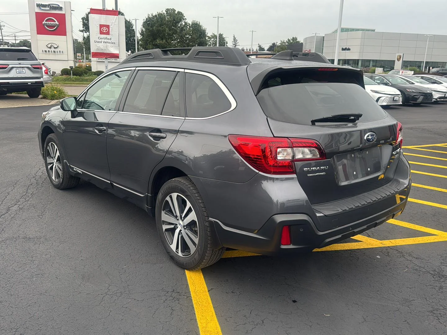 Used 2018 Magnetite Gray Metallic Subaru Limited image 4