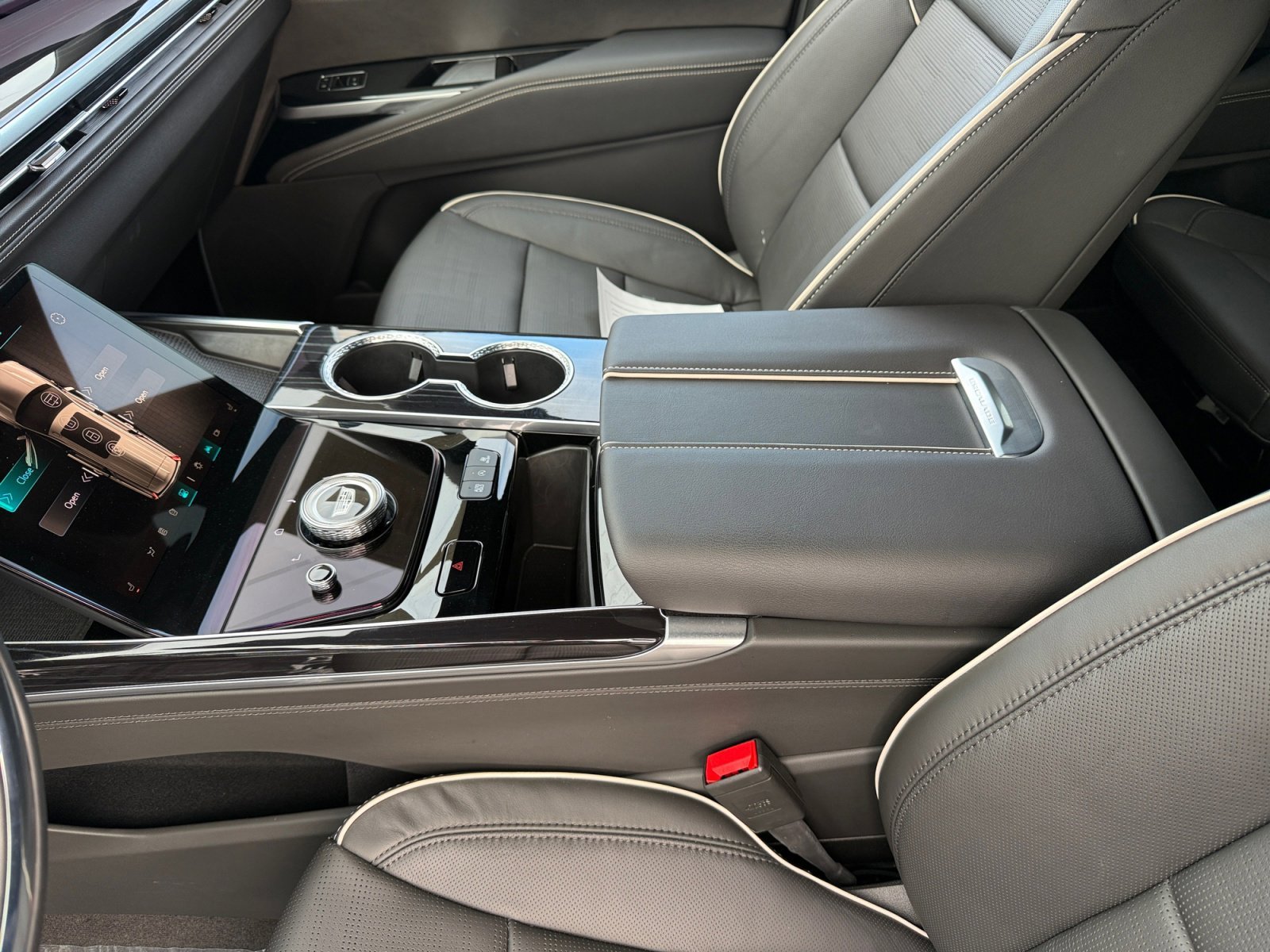 2026 Cadillac Escalade Sport - Photo 14