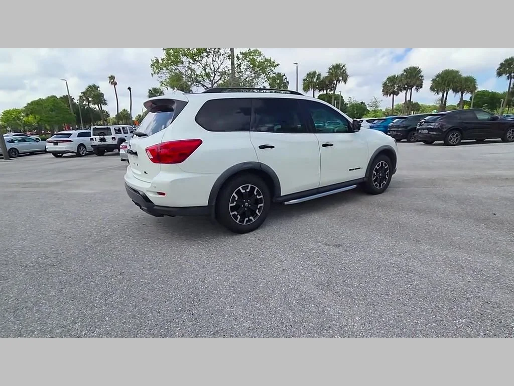Used 2020 Pearl White Tricoat Nissan SL image 37