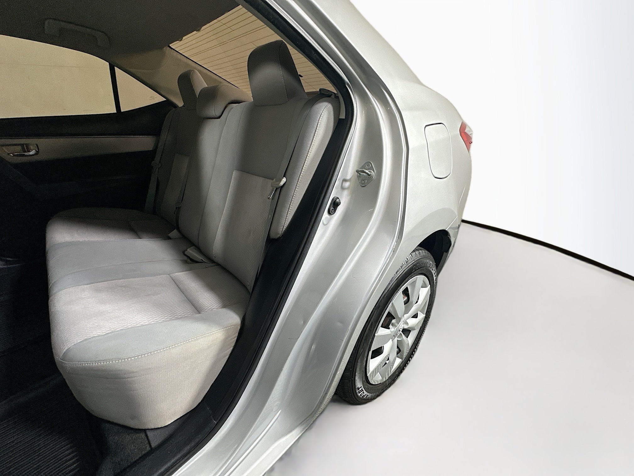 Used 2014 Classic Silver Metallic Toyota LE image 25