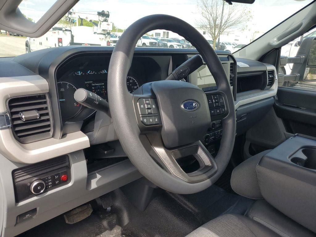 New 2026 Oxford White Ford F-550® XL image 4