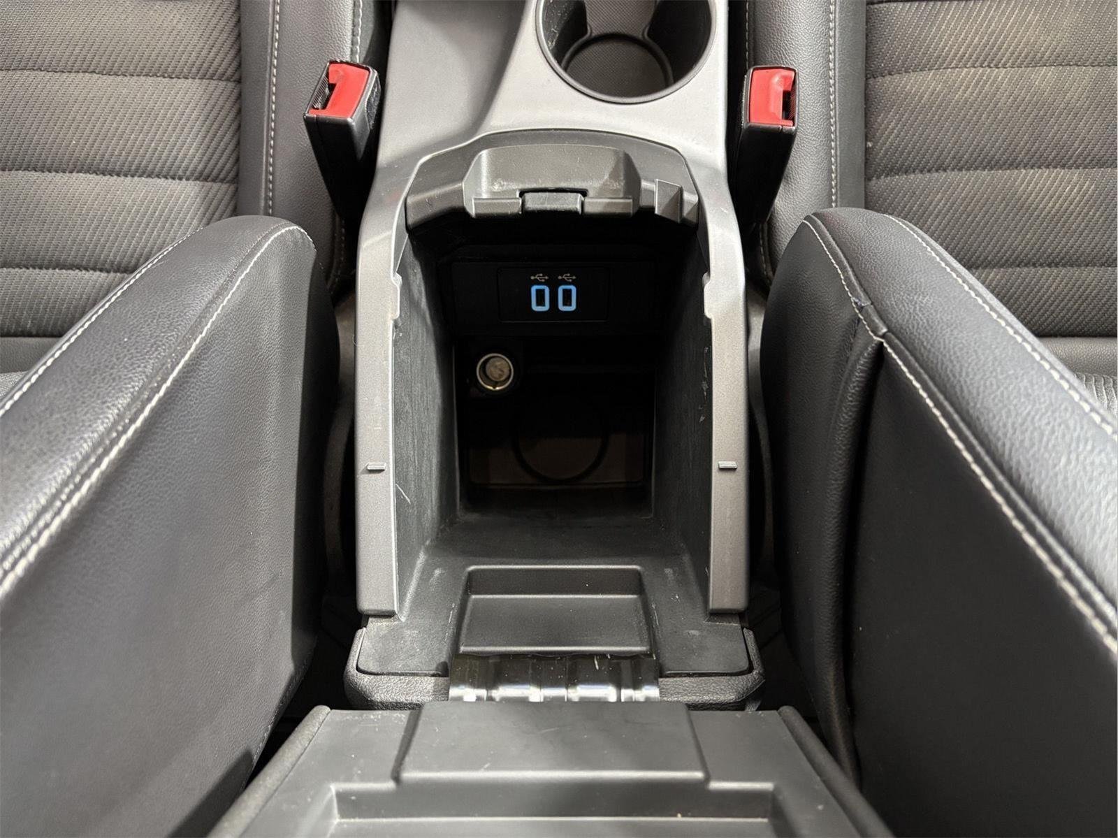Used 2016 Shadow Black Ford SE image 35