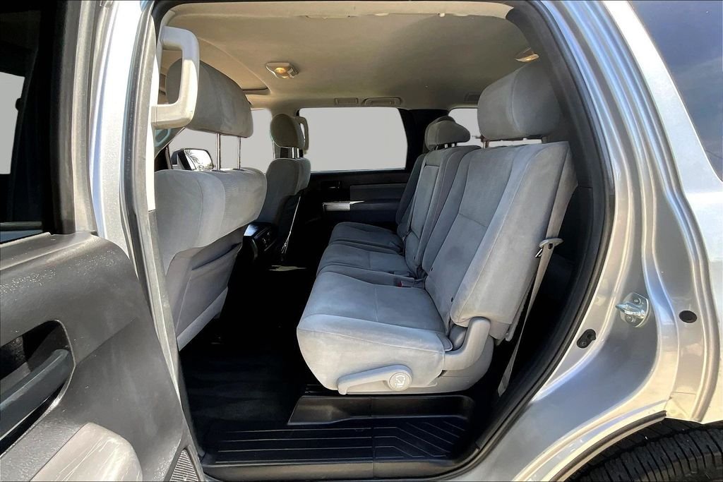 Used 2018 Silver Toyota SR5 image 21