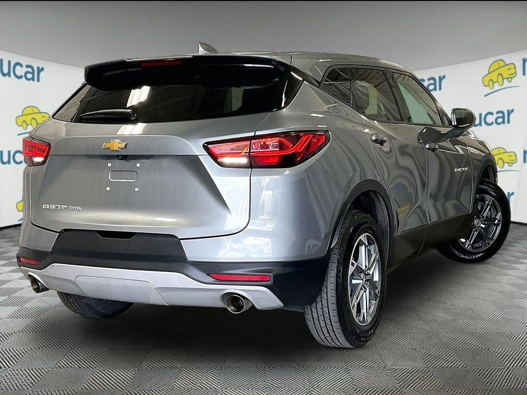 Used 2025 Gray Chevrolet LT image 6