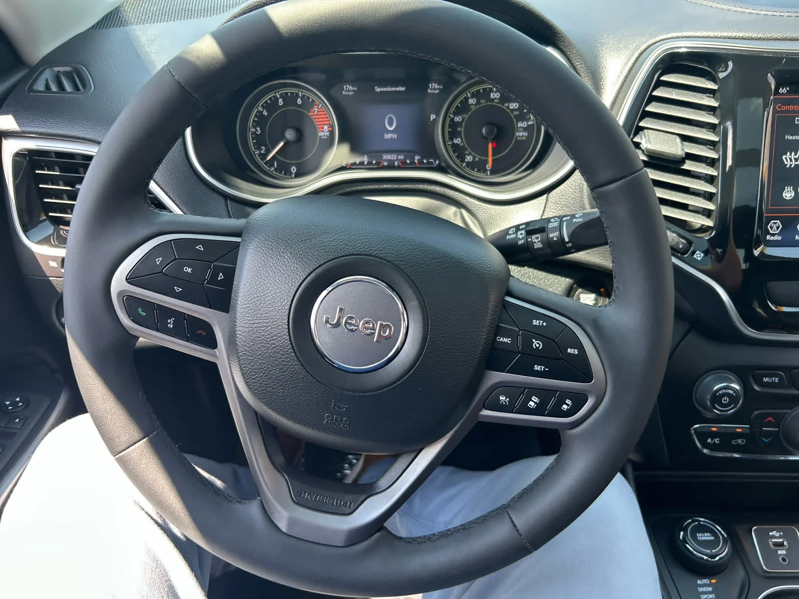 Used 2022 Bright White Clearcoat Jeep Limited image 15