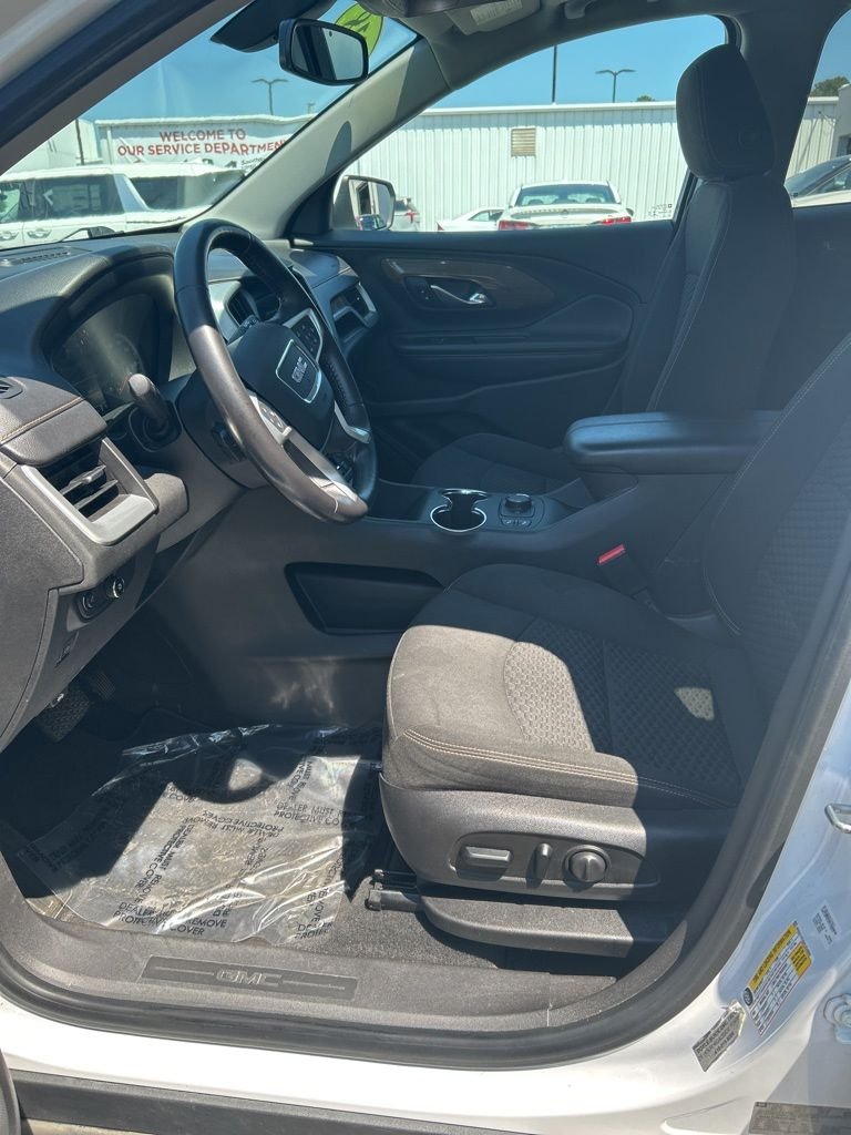 Used 2018 White GMC SLE image 9