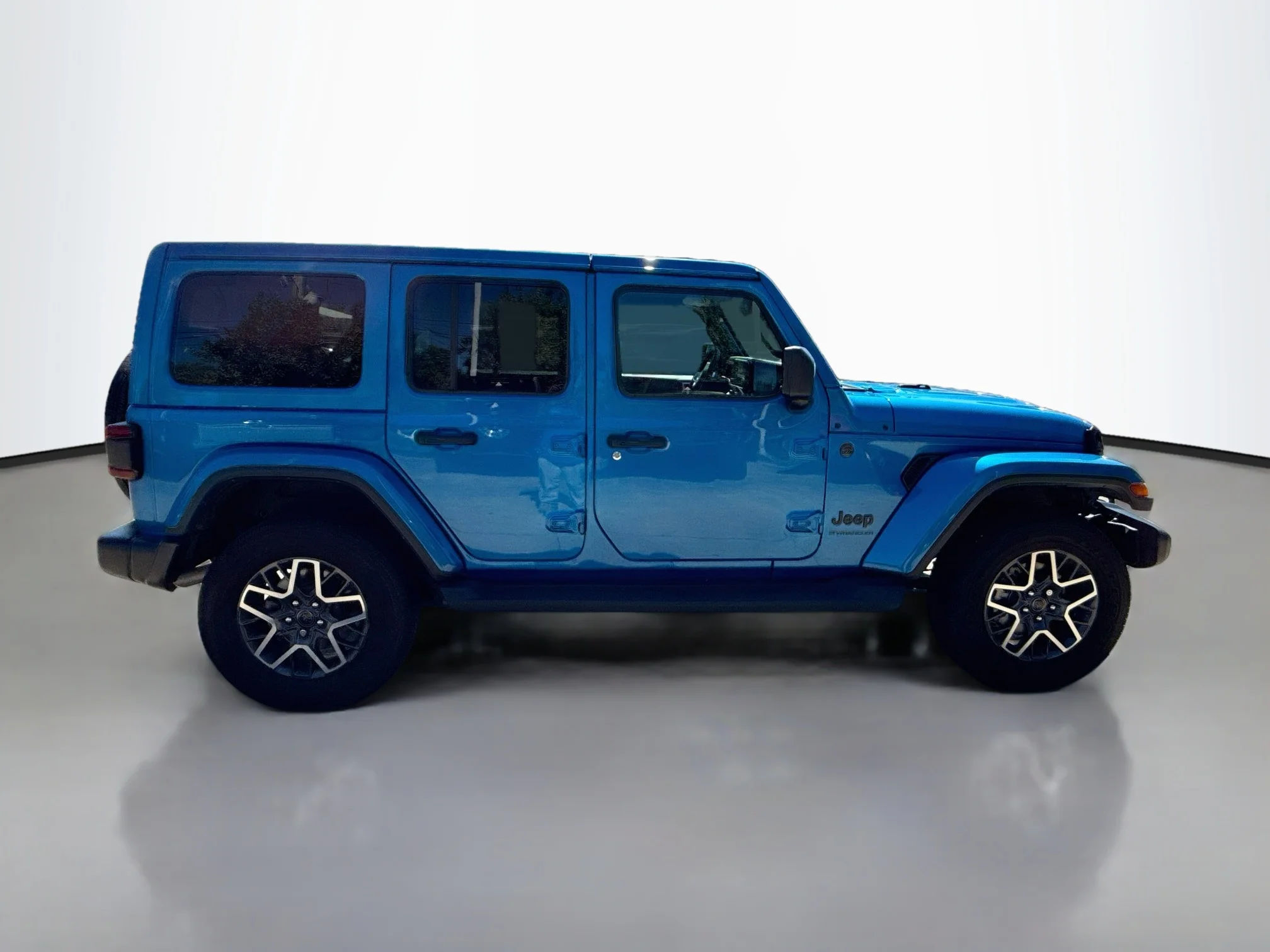 Certified Used 2025 Hydro Blue Pearlcoat Jeep Sahara image 9