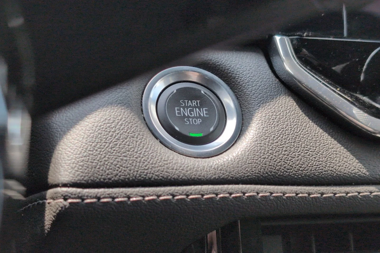 Used 2024 Summit White Chevrolet LT image 23