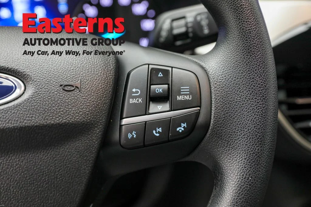 Used 2022 White Ford SE image 16