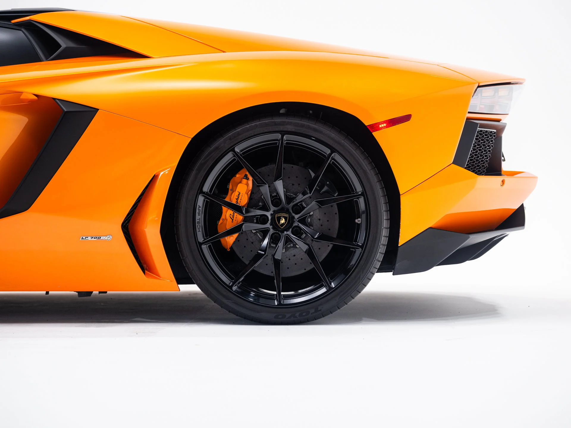 Used 2016 Arancio Atlas Pearl Effect Lamborghini LP700-4 image 11