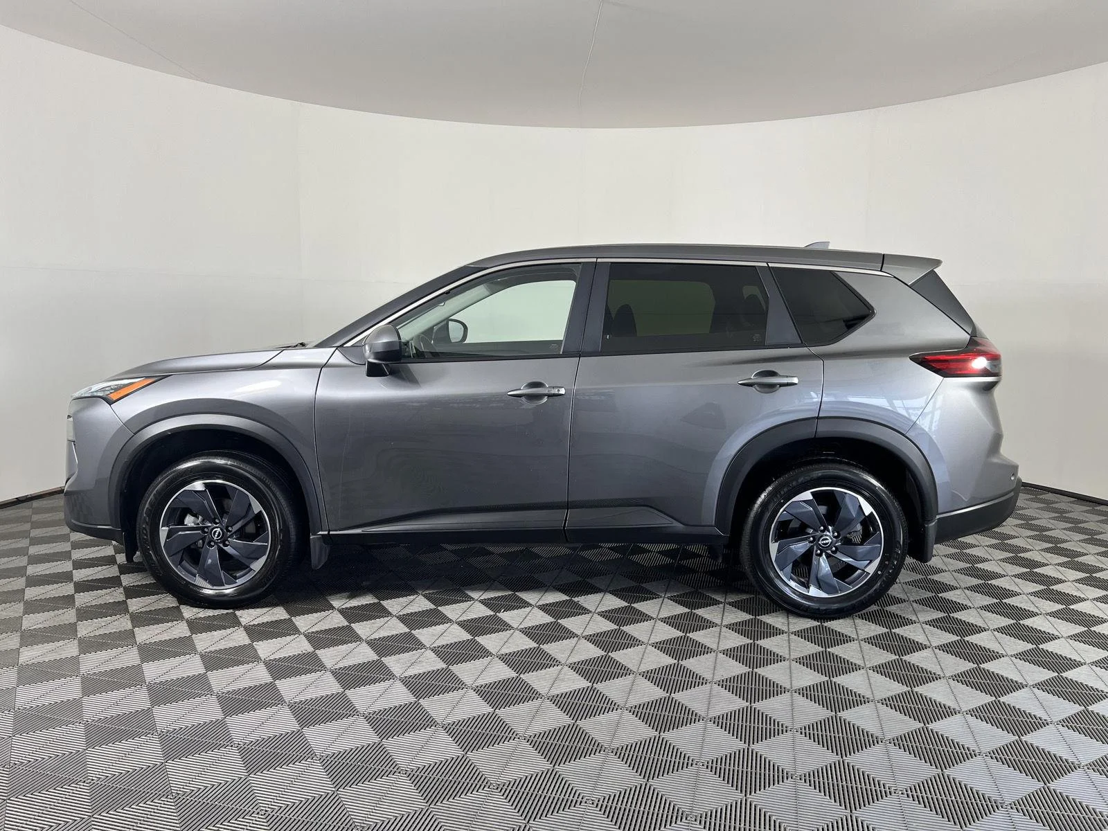 Used 2025 Gy Nissan SV image 25